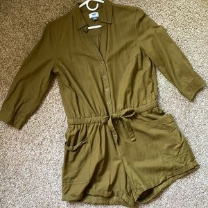 Long sleeve, ties at the waist romper.
